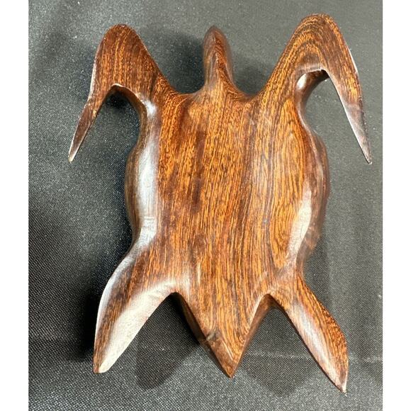 Hand Carved Wood Sea Turtle Sculpture 8 1/2” Long X 5 1/2” Wide X 2 3/4” Tall - Picture 4 of 9